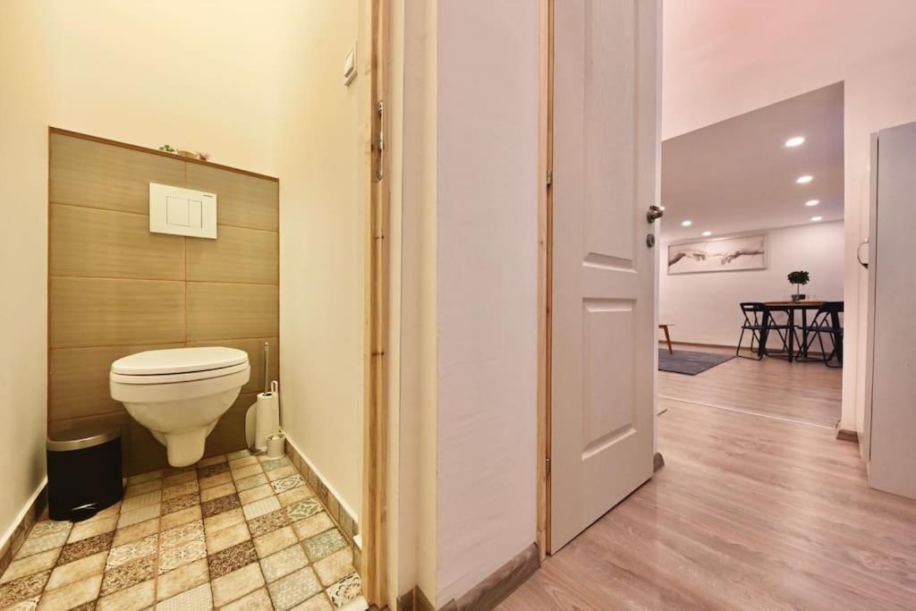 Cute Gallery Flat In Kiraly Street Budapest Esterno foto